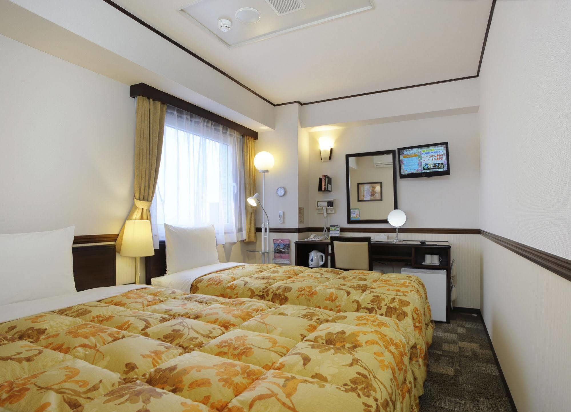 Toyoko Inn Takasaki Eki Nishi Guchi No 2 Kültér fotó