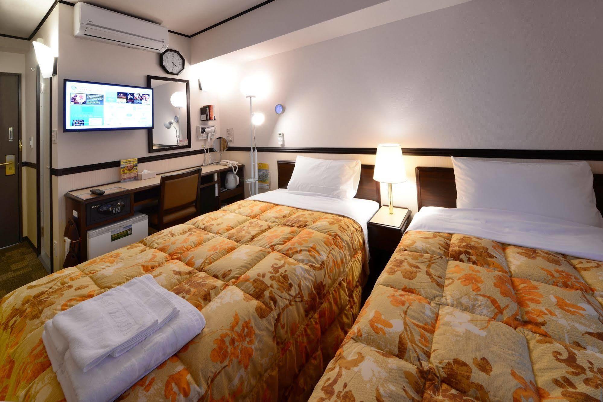 Toyoko Inn Takasaki Eki Nishi Guchi No 2 Kültér fotó